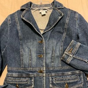 Adorable Ann Taylor Loft denim jacket. Size 4